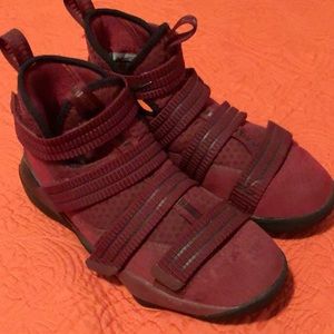 Boys Nike Lebron soldiers